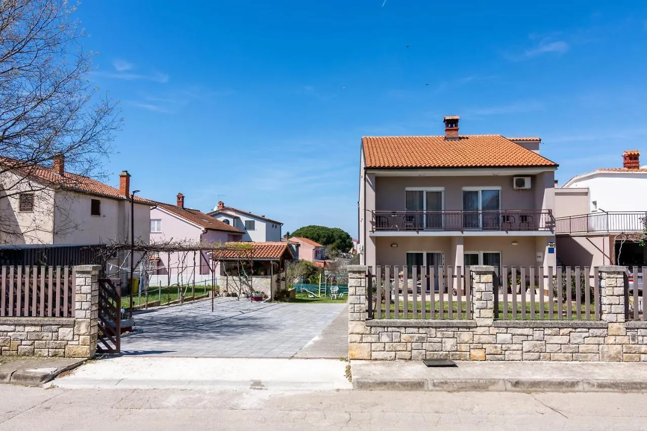 Apartments For Families With Children Valbandon, Fazana - 19511 contacts